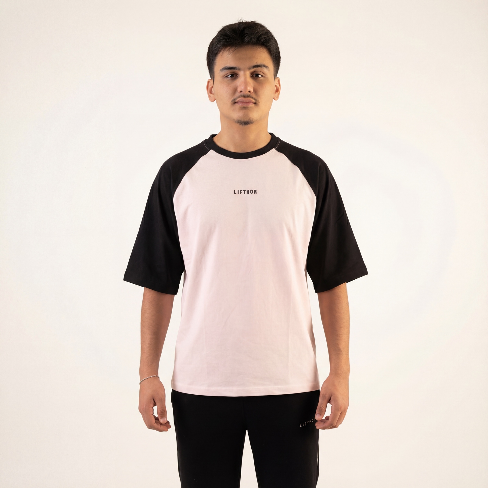 Siyah-Beyaz Detaylı Oversize Tişört