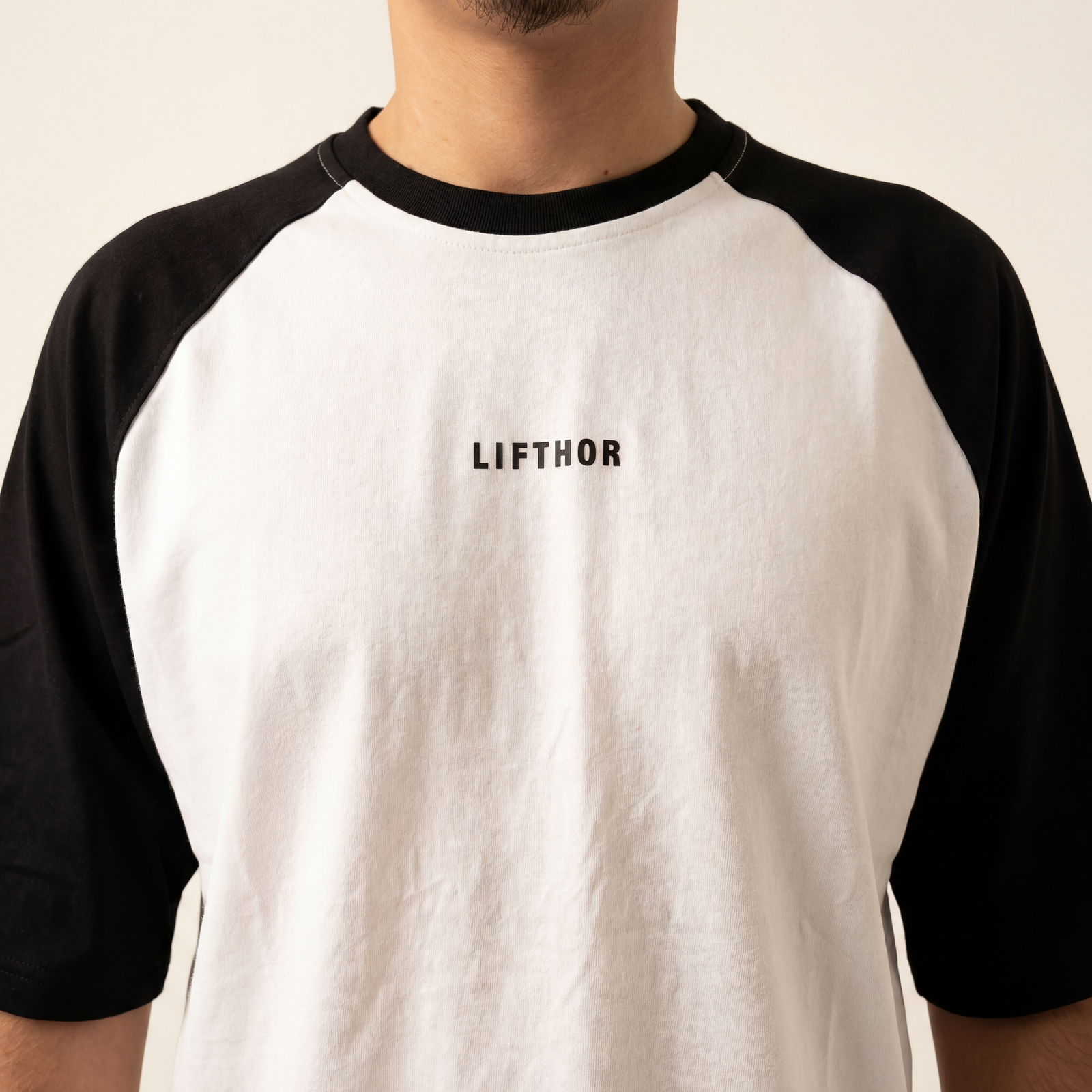 Siyah-Beyaz Detaylı Oversize Tişört